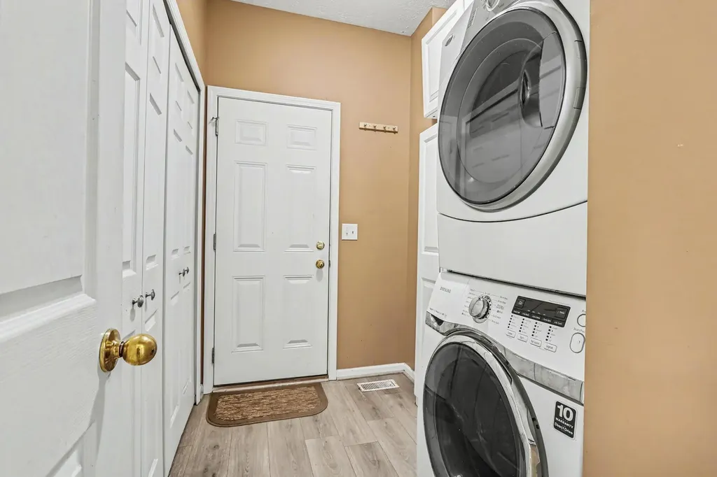 2233 Suncrest Breeze Oronoko Charter Township MI 49103