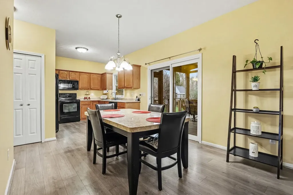 2233 Suncrest Breeze Oronoko Charter Township MI 49103