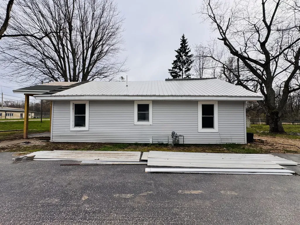 1250 S 15th Street Niles City MI 49120