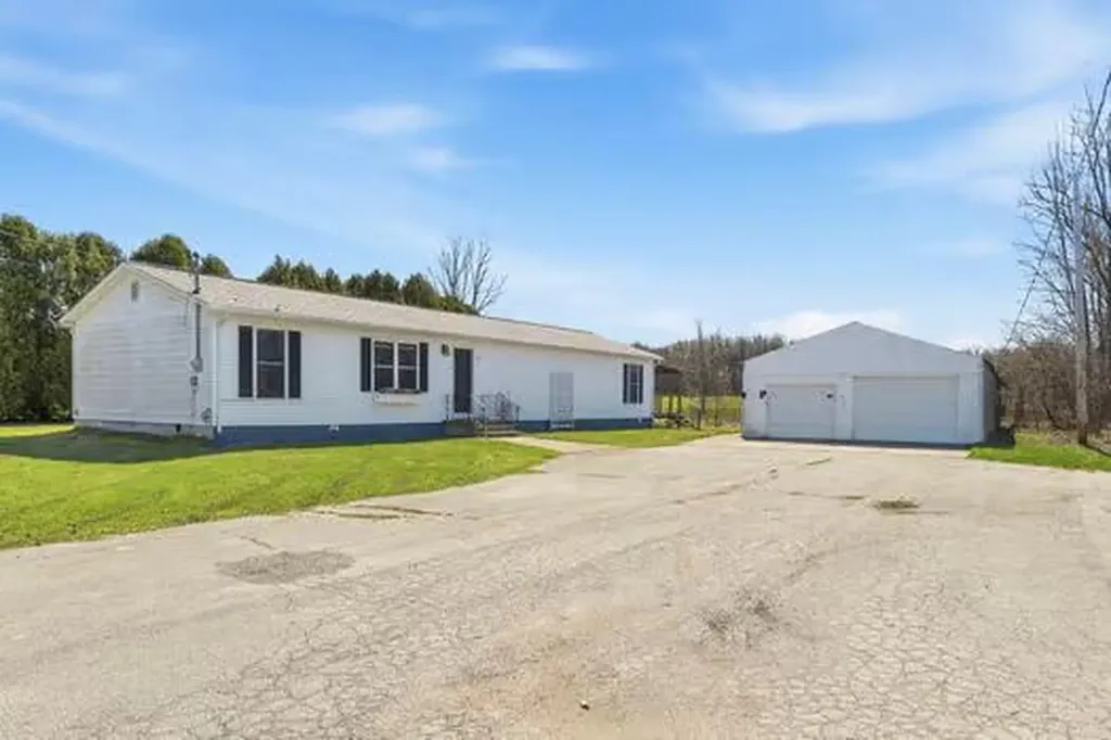 68715 66th Avenue Hartford Township MI 49098