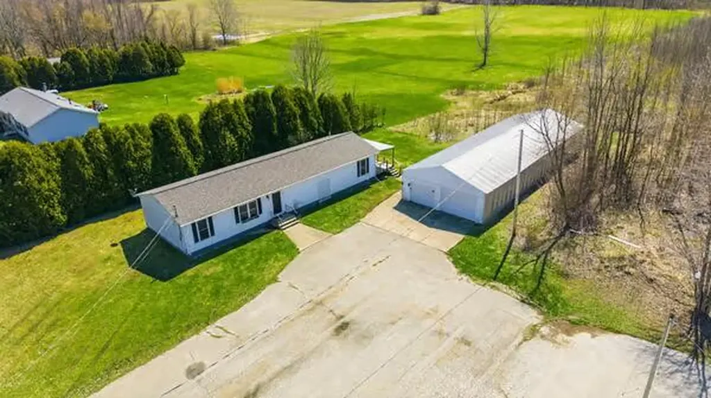 68715 66th Avenue Hartford Township MI 49098