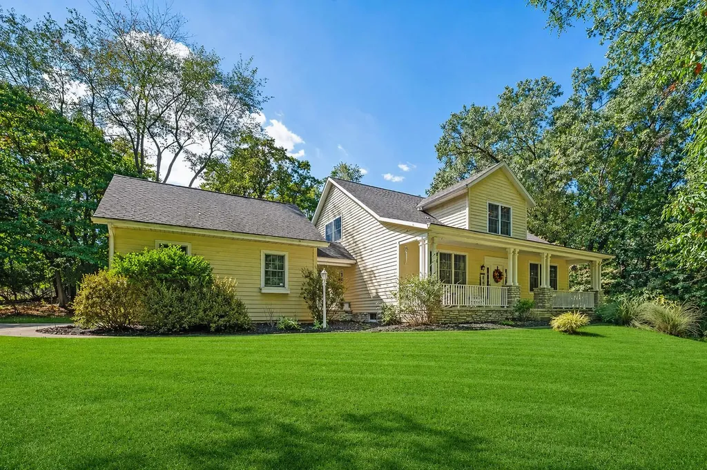 1860 High Meadow N Bertrand Township MI 49120