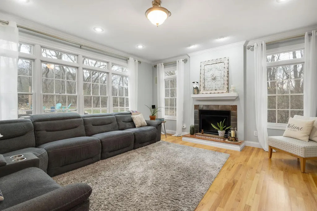 1860 High Meadow N Bertrand Township MI 49120