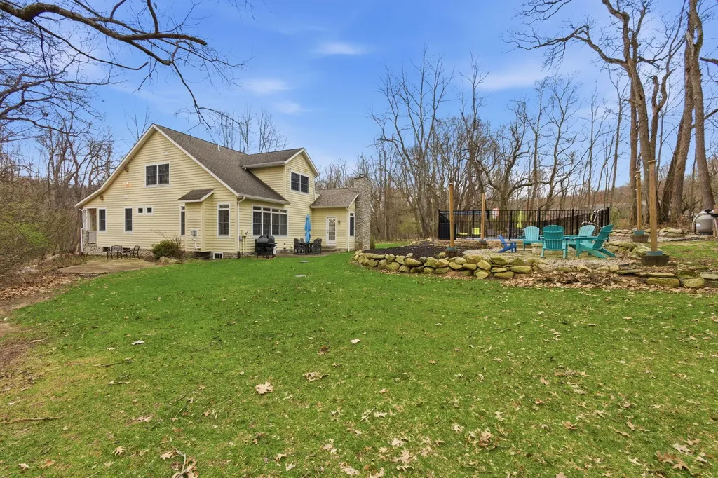 1860 High Meadow N Bertrand Township MI 49120