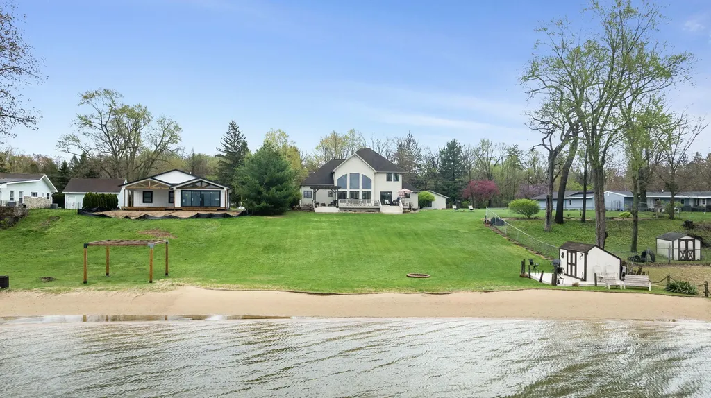 1256 Barron Lake Road Howard Township MI 49120