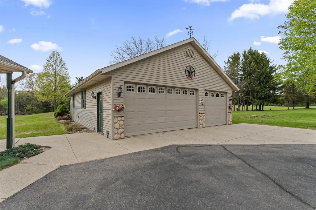 28684 M 60 Howard Township MI 49031