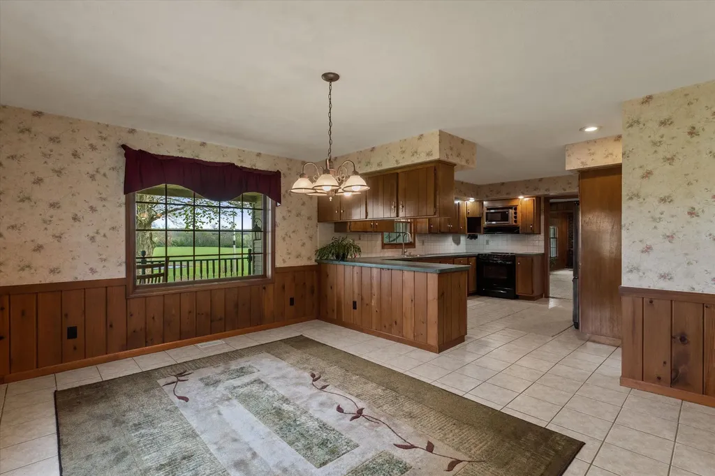 28684 M 60 Howard Township MI 49031