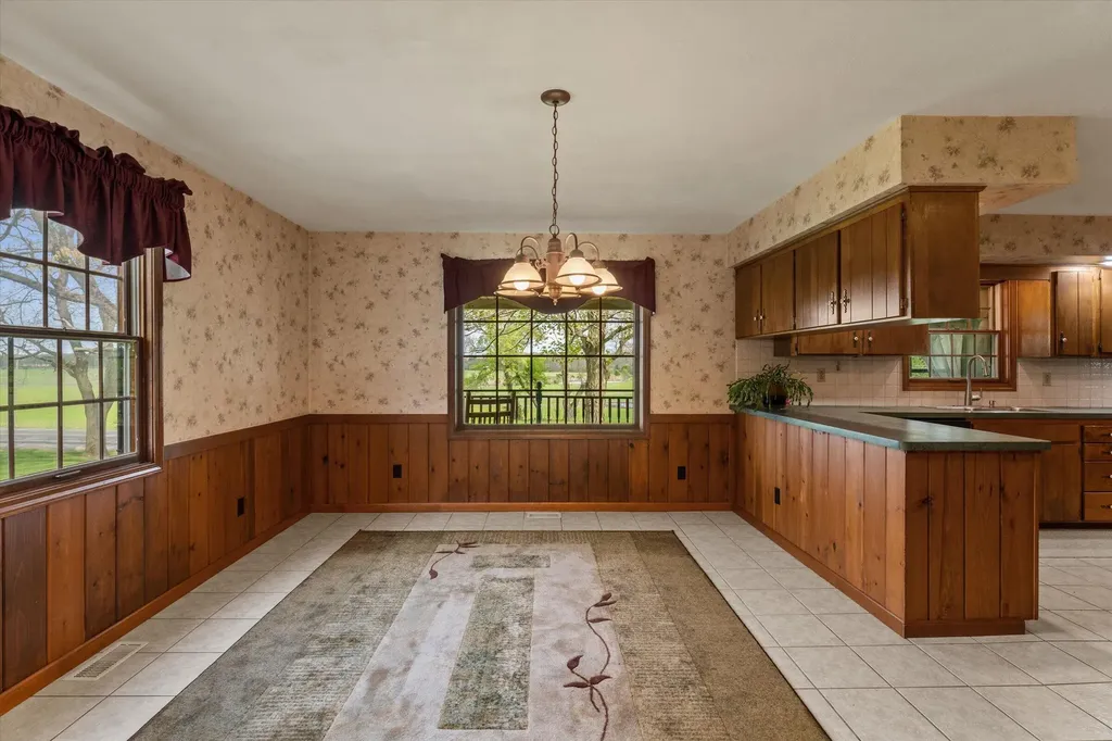 28684 M 60 Howard Township MI 49031