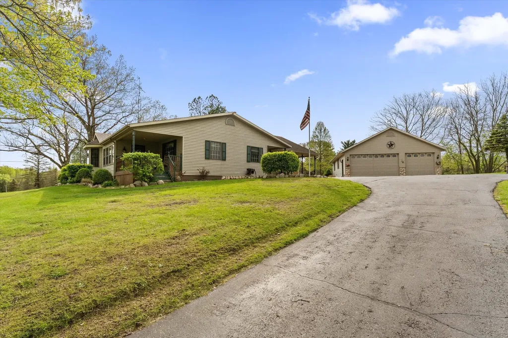 28684 M 60 Howard Township MI 49031