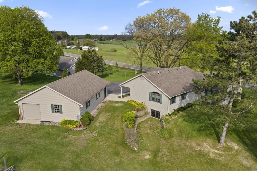 28684 M 60 Howard Township MI 49031