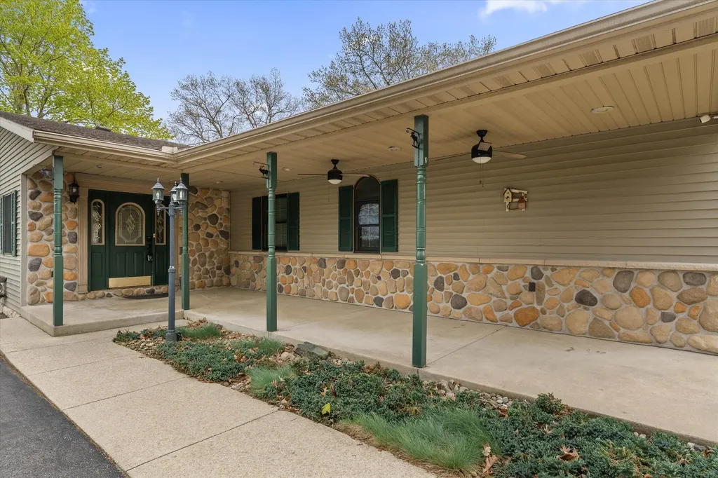 28684 M 60 Howard Township MI 49031