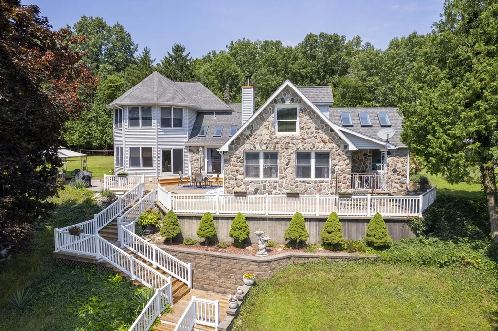 15797 Hillside Drive Newberg Township MI 49095
