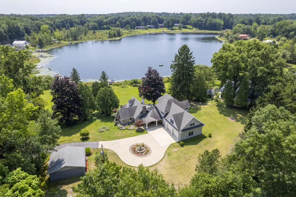 15797 Hillside Drive Newberg Township MI 49095