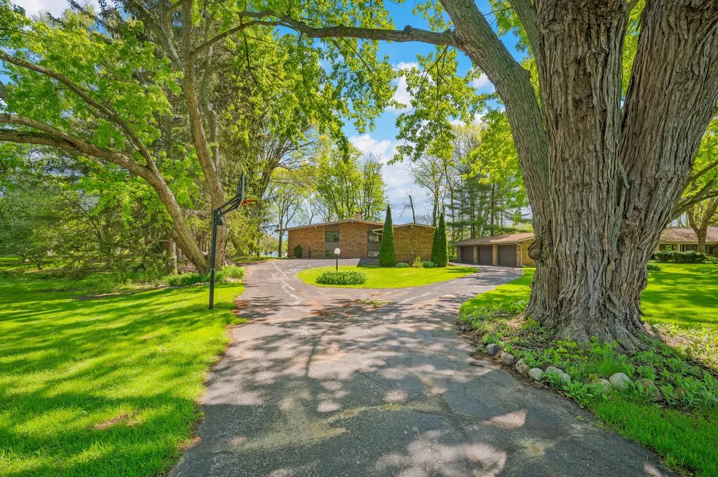 2135 Derfla Drive Royalton Township MI 49085