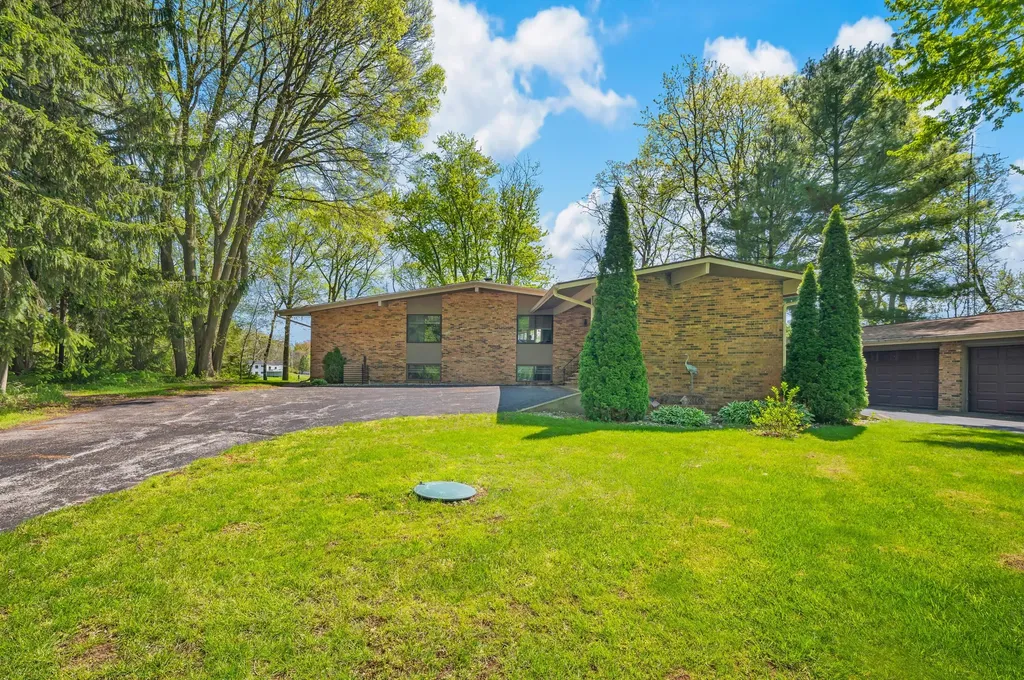 2135 Derfla Drive Royalton Township MI 49085