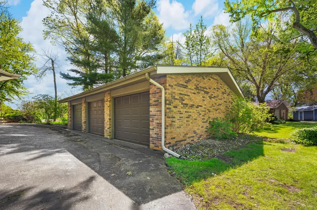 2135 Derfla Drive Royalton Township MI 49085