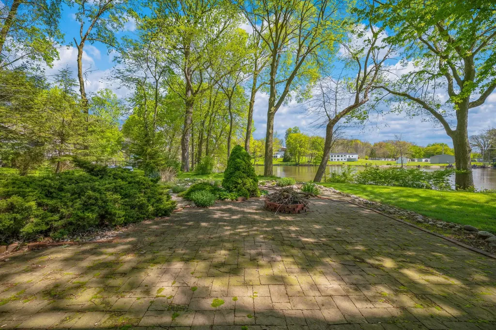 2135 Derfla Drive Royalton Township MI 49085