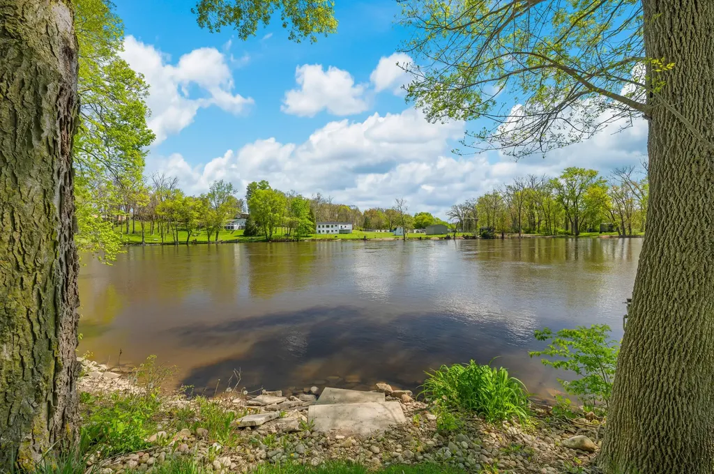 2135 Derfla Drive Royalton Township MI 49085