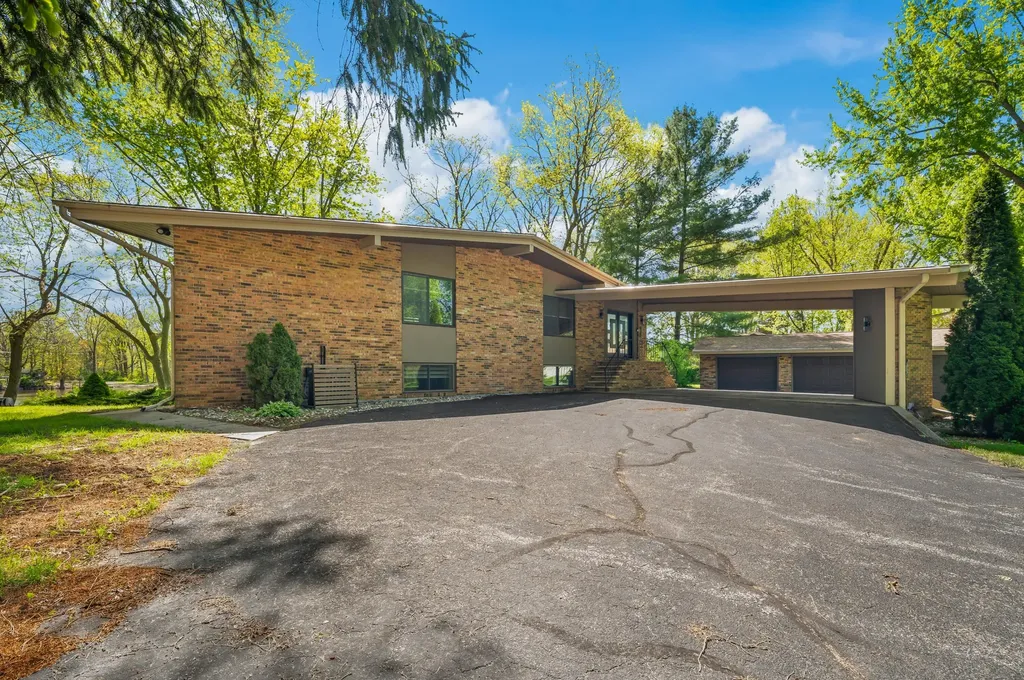2135 Derfla Drive Royalton Township MI 49085