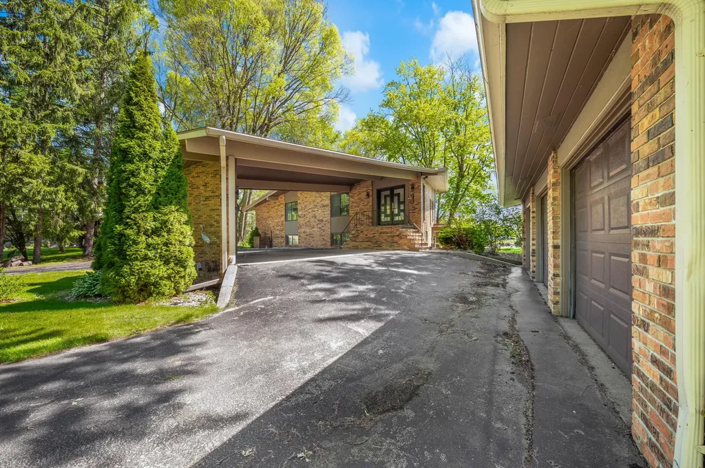 2135 Derfla Drive Royalton Township MI 49085