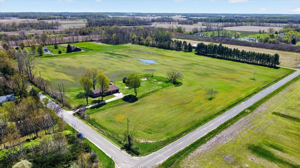3262 W Wagner Road Weesaw Township MI 49107