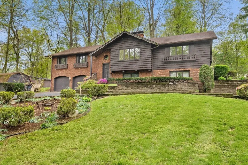 2552 Ridgewood Trail Oronoko Charter Township MI 49103