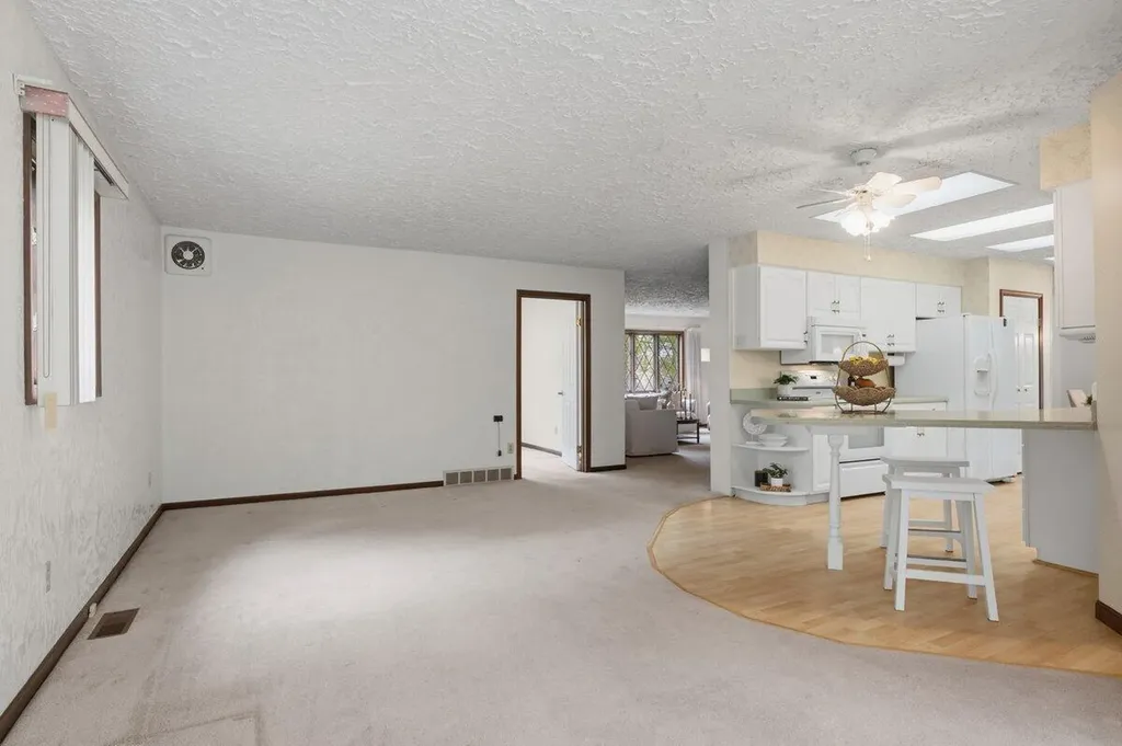 2552 Ridgewood Trail Oronoko Charter Township MI 49103