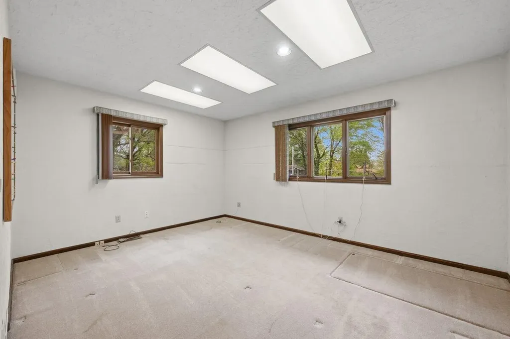 2552 Ridgewood Trail Oronoko Charter Township MI 49103