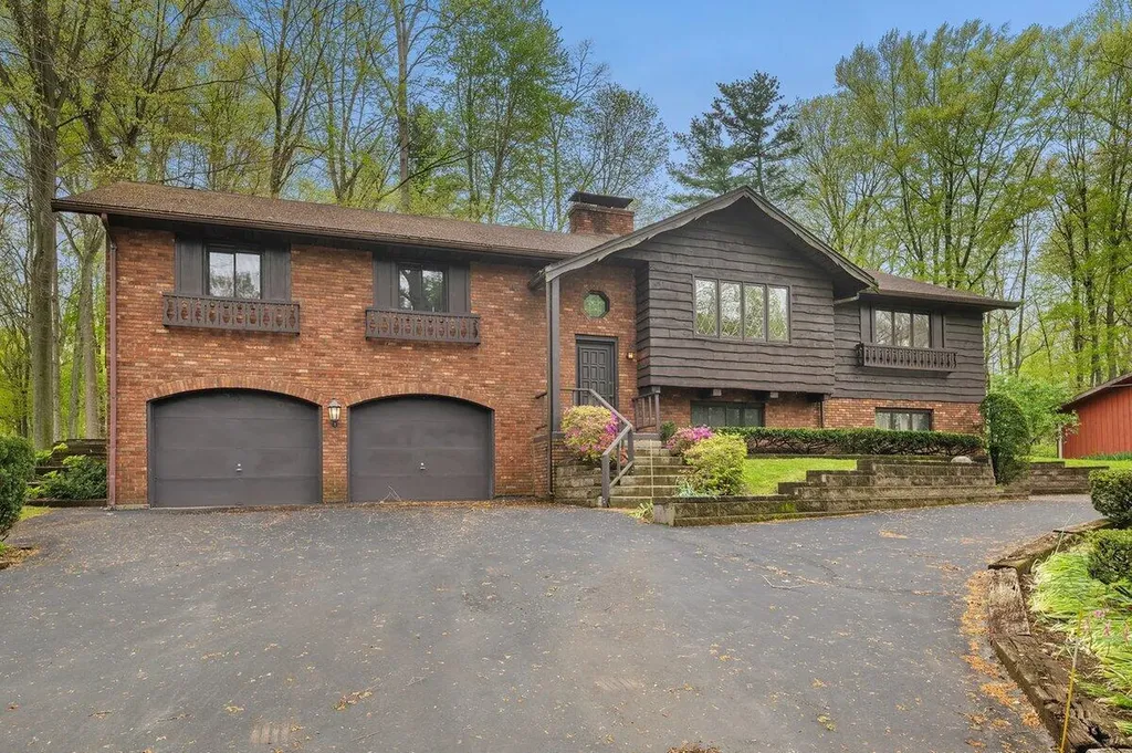 2552 Ridgewood Trail Oronoko Charter Township MI 49103