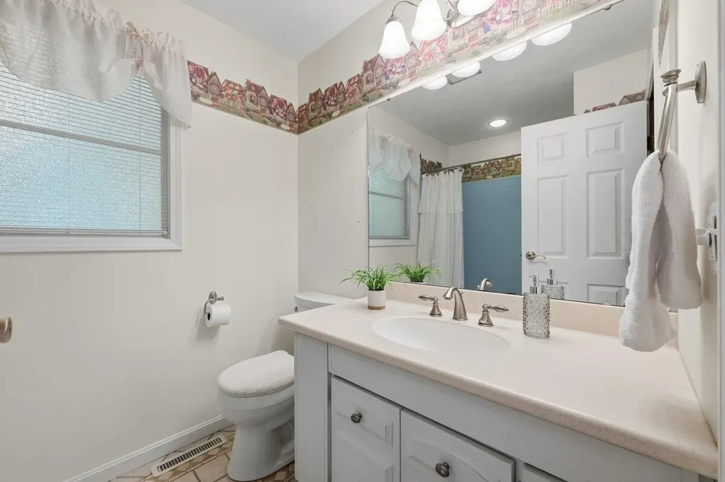 2552 Ridgewood Trail Oronoko Charter Township MI 49103
