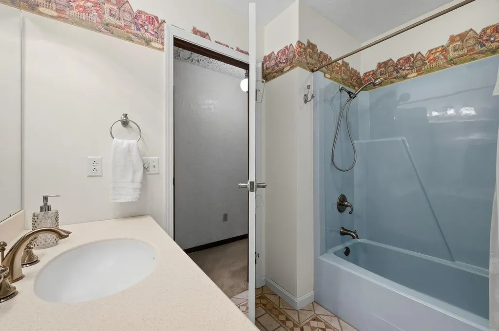 2552 Ridgewood Trail Oronoko Charter Township MI 49103