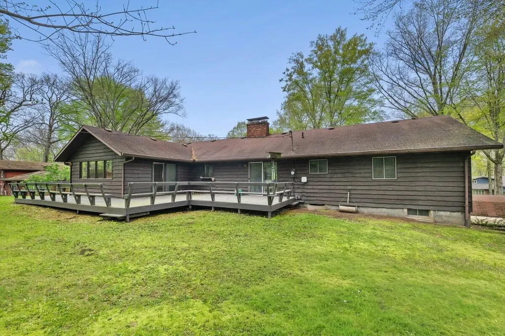 2552 Ridgewood Trail Oronoko Charter Township MI 49103