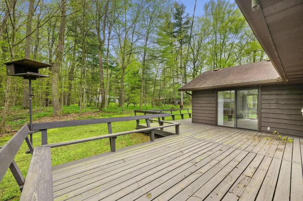 2552 Ridgewood Trail Oronoko Charter Township MI 49103