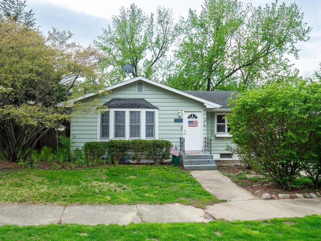 923 Bell Avenue New Buffalo City MI 49117