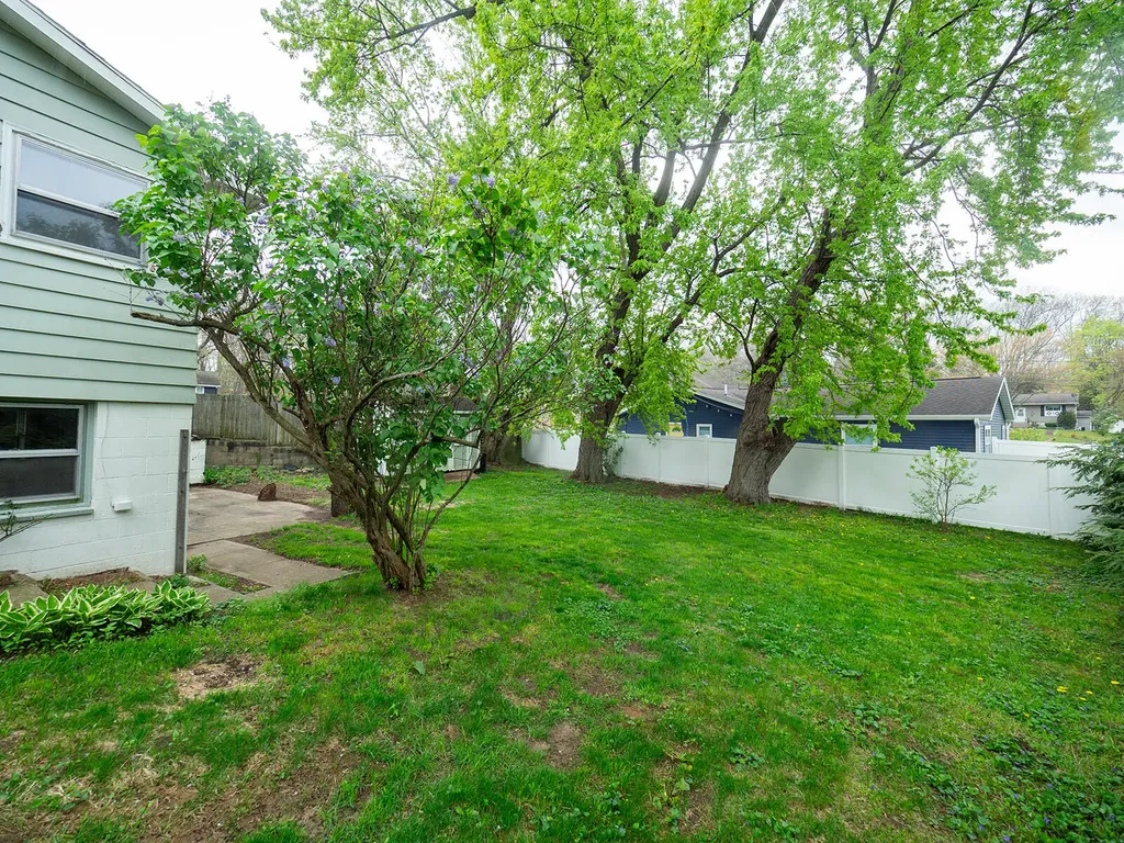 923 Bell Avenue New Buffalo City MI 49117