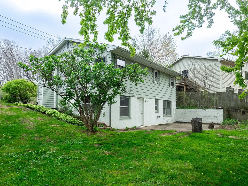923 Bell Avenue New Buffalo City MI 49117