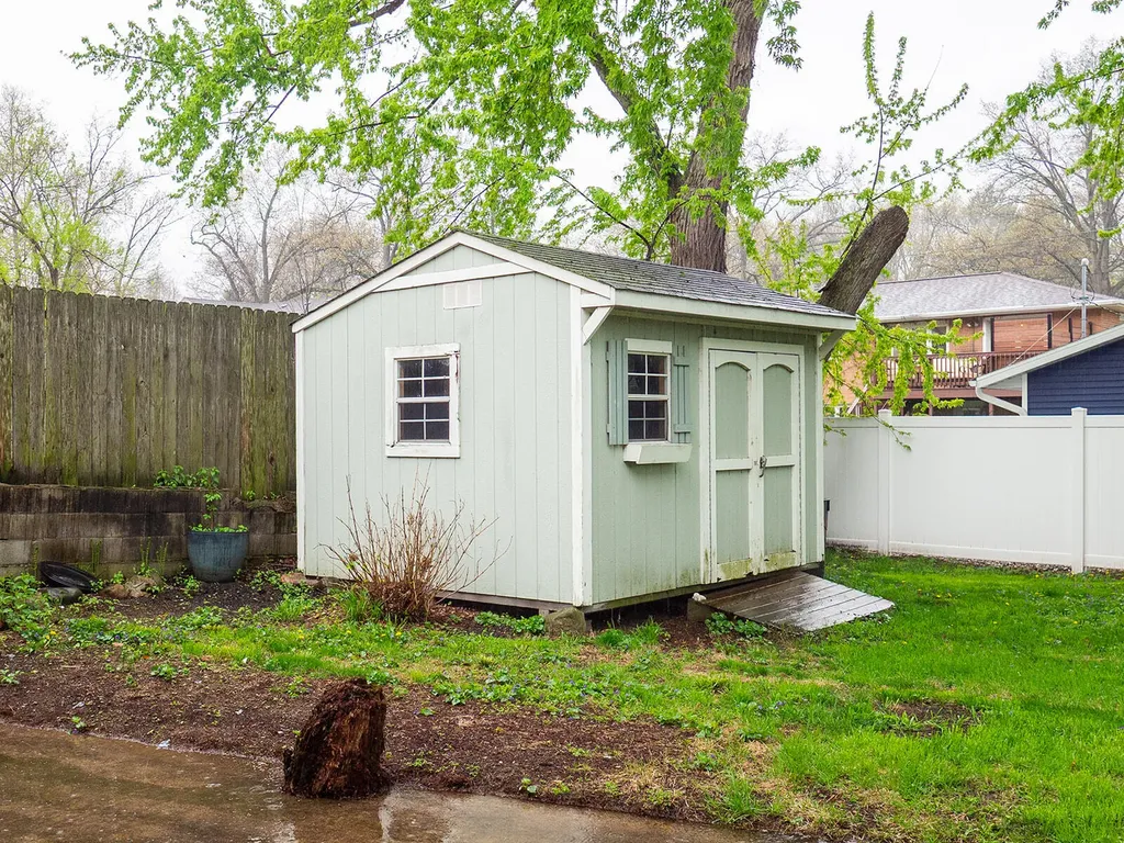 923 Bell Avenue New Buffalo City MI 49117