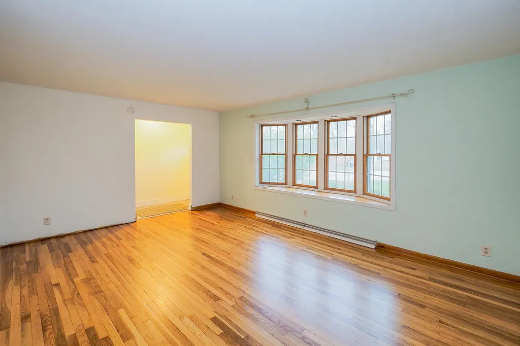 923 Bell Avenue New Buffalo City MI 49117