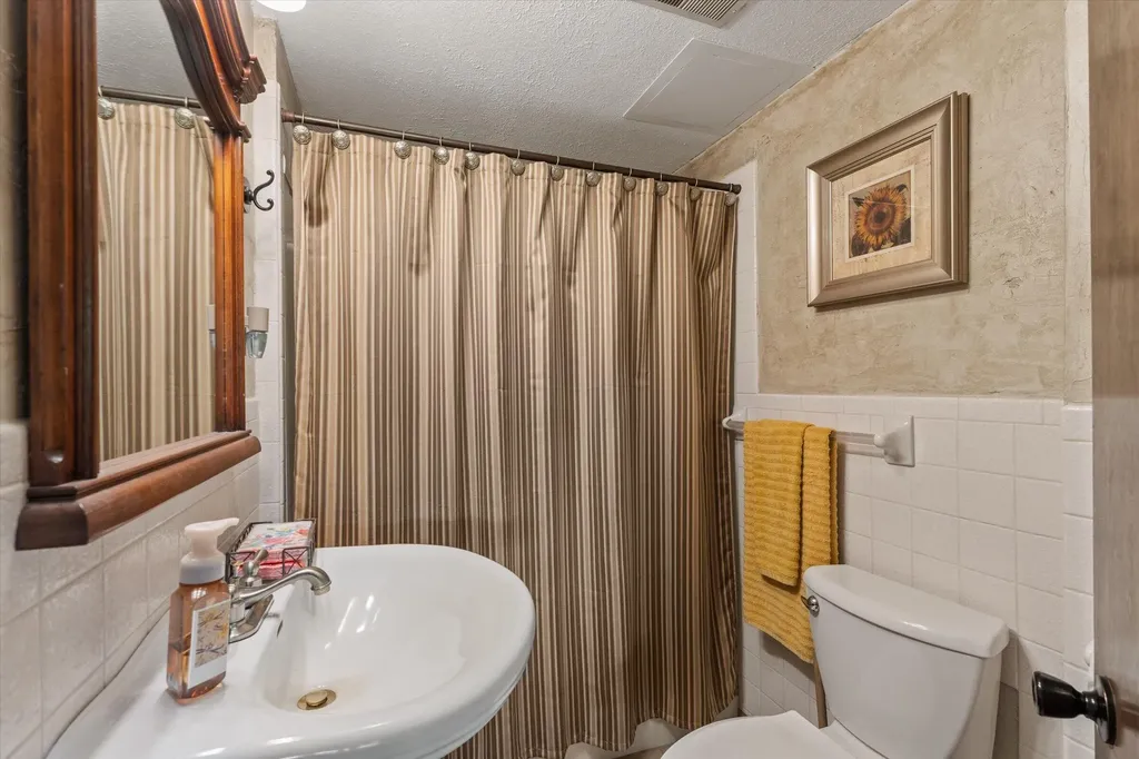 70328 Lakeview Drive Ontwa Township MI 49112