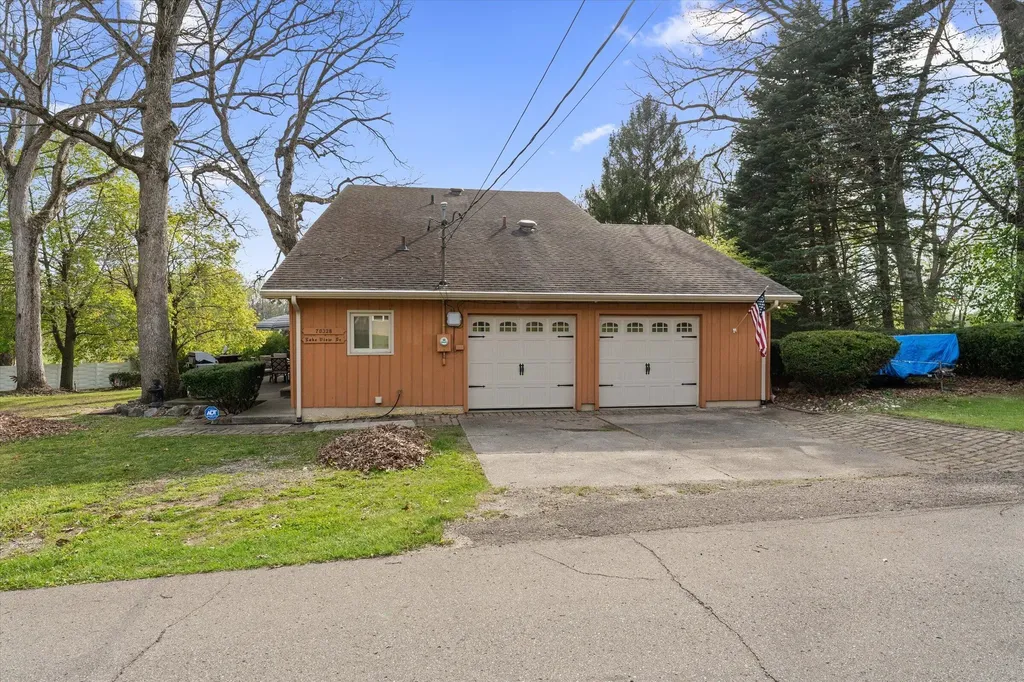 70328 Lakeview Drive Ontwa Township MI 49112