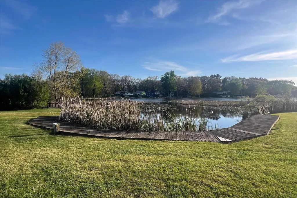 70328 Lakeview Drive Ontwa Township MI 49112
