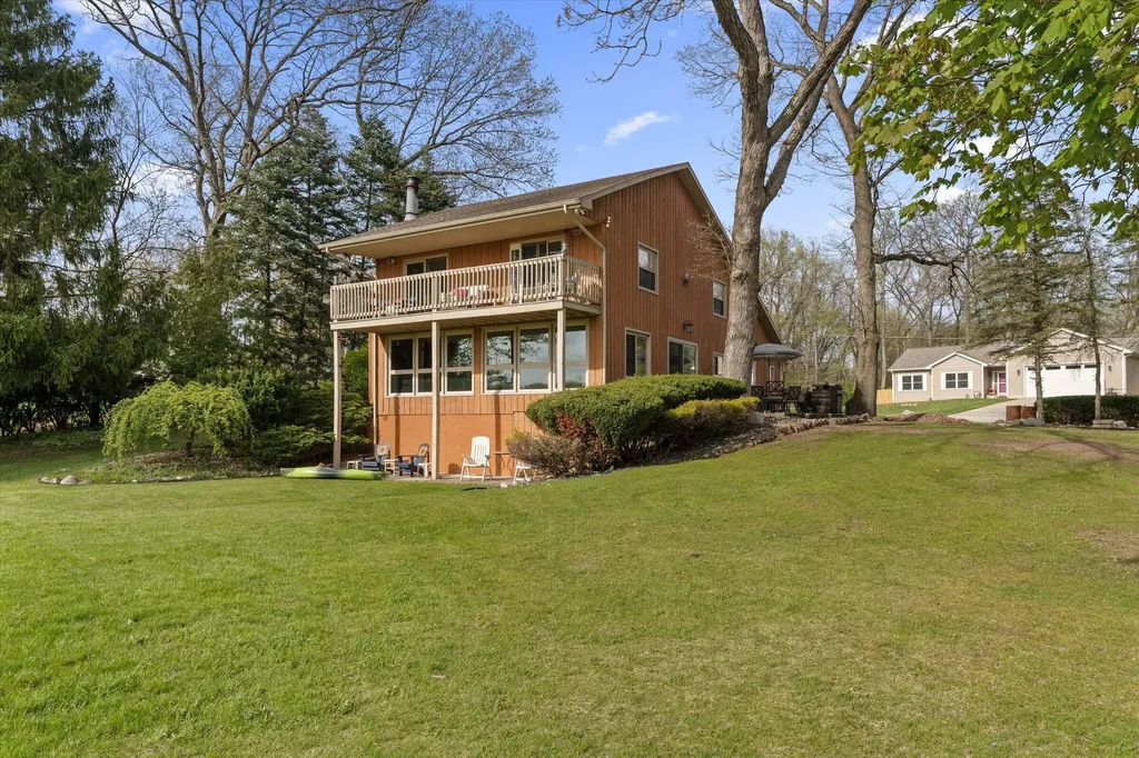 70328 Lakeview Drive Ontwa Township MI 49112