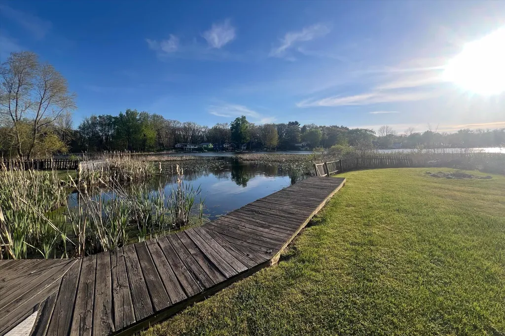 70328 Lakeview Drive Ontwa Township MI 49112