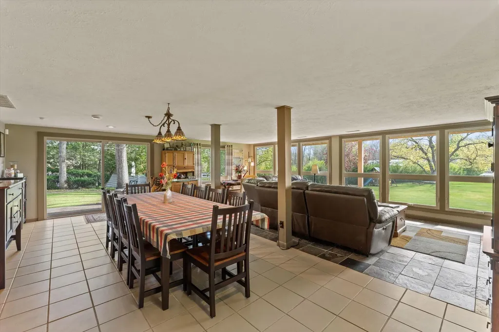 70328 Lakeview Drive Ontwa Township MI 49112