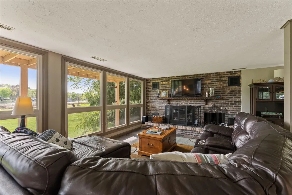 70328 Lakeview Drive Ontwa Township MI 49112