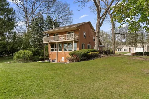 70328 Lakeview Drive Ontwa Township MI 49112