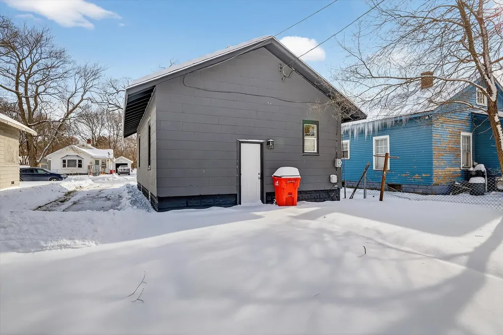 1064 Ogden Avenue Benton Harbor City MI 49022