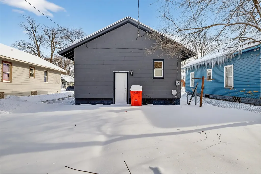 1064 Ogden Avenue Benton Harbor City MI 49022