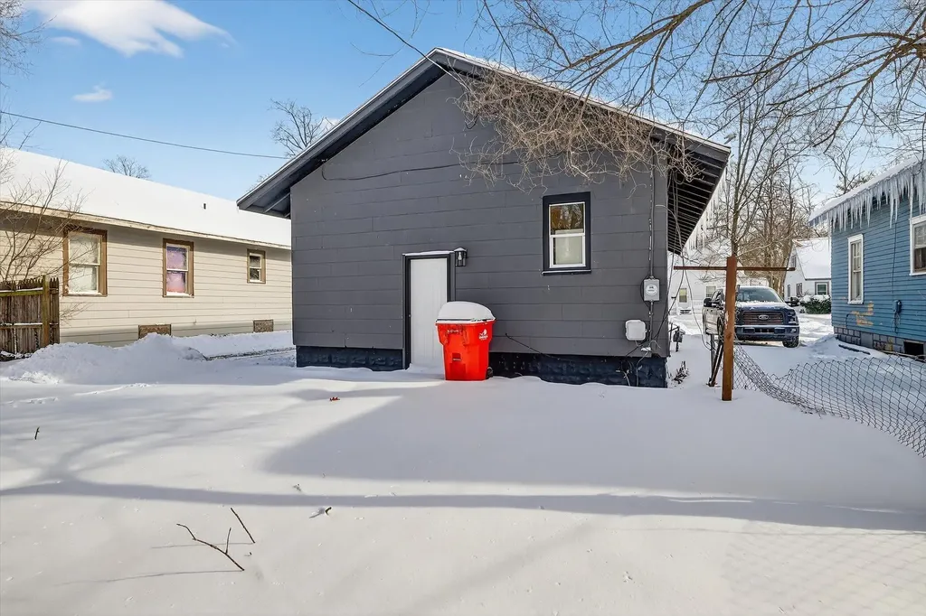 1064 Ogden Avenue Benton Harbor City MI 49022