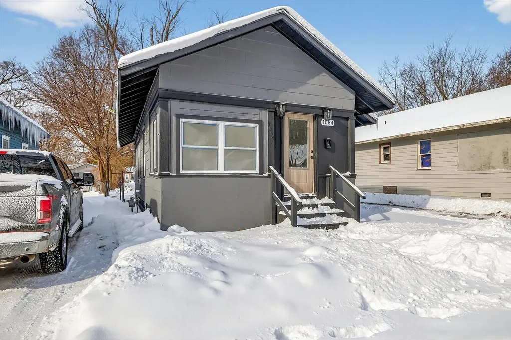 1064 Ogden Avenue Benton Harbor City MI 49022